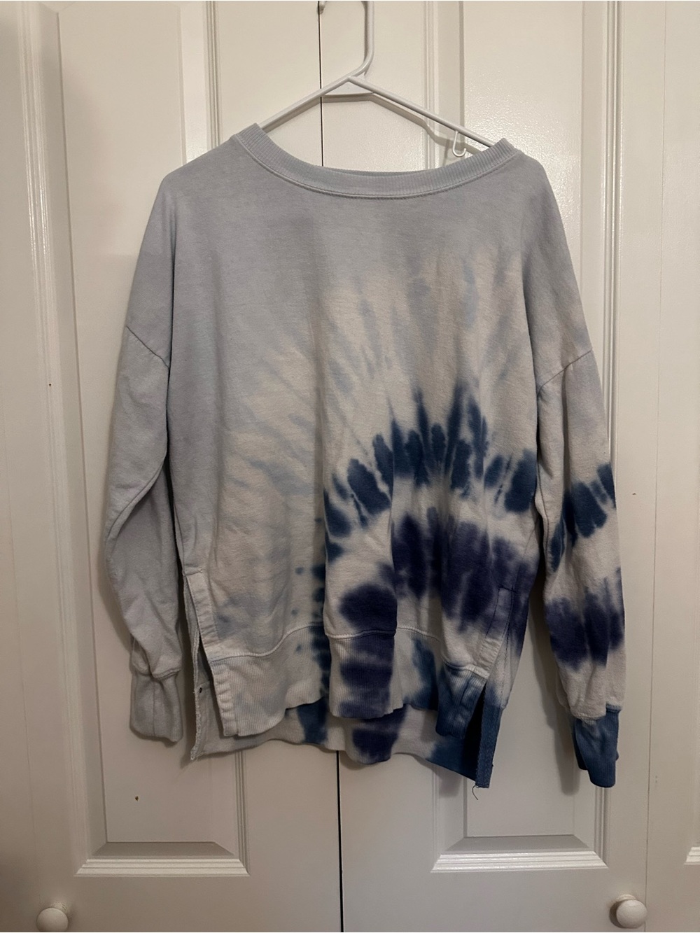 Ultra Flirt Light Gray and Navy Blue Tie-Dye Long Sleeve Tee